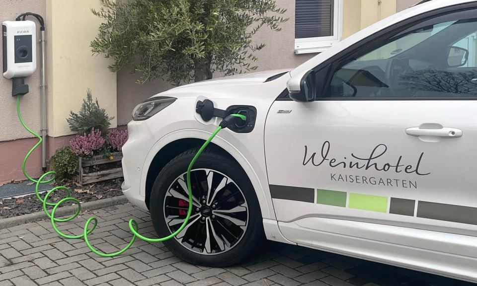 Electric car at the charging station at Weinhotel Kaisergarten