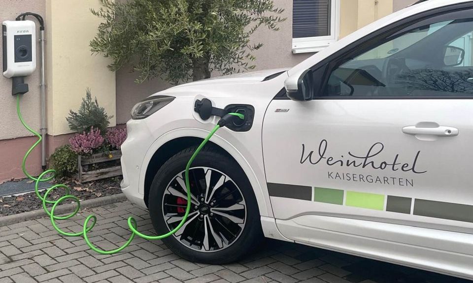 Electric car at the charging station at Weinhotel Kaisergarten