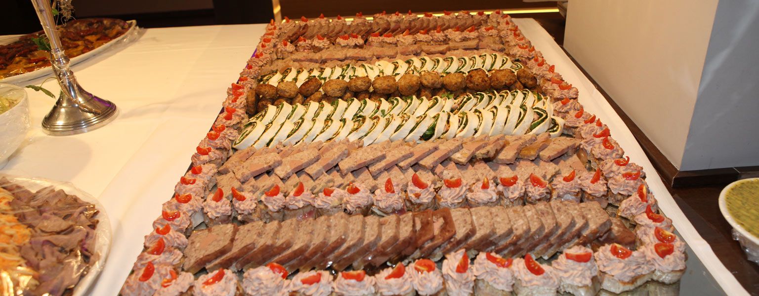 Cold-warm buffet in connection with an event at the Weinhotel Kaisergarten Alzey here a mirror plate with various fish specialities