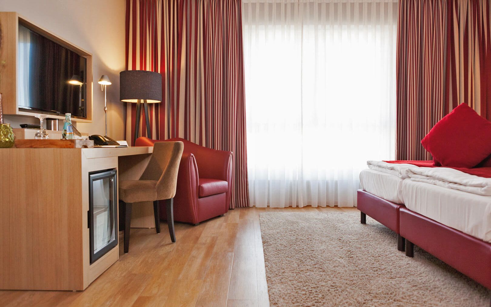 Hotel room in the Spätlese category at the Kaisergarten wine hotel in Alzey Rheinhessen with a view of the room